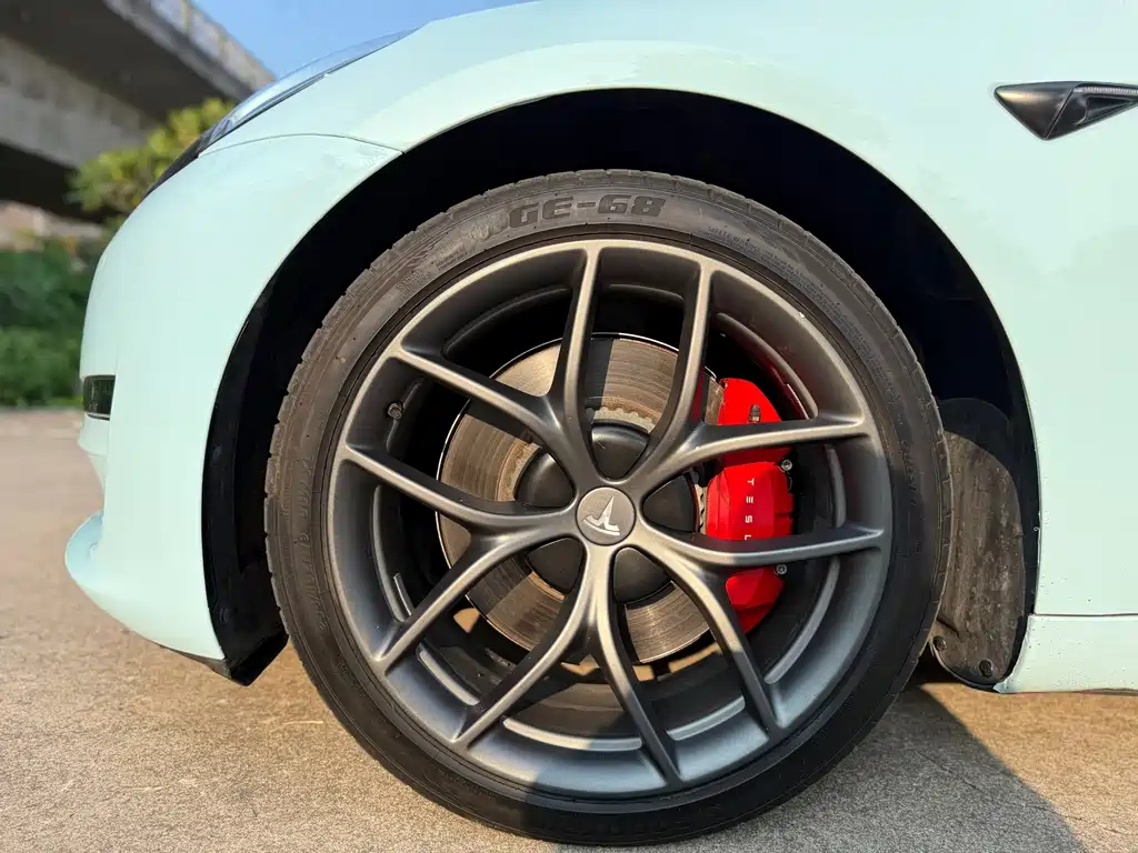 Tesla Model 3 — миниатюра 22