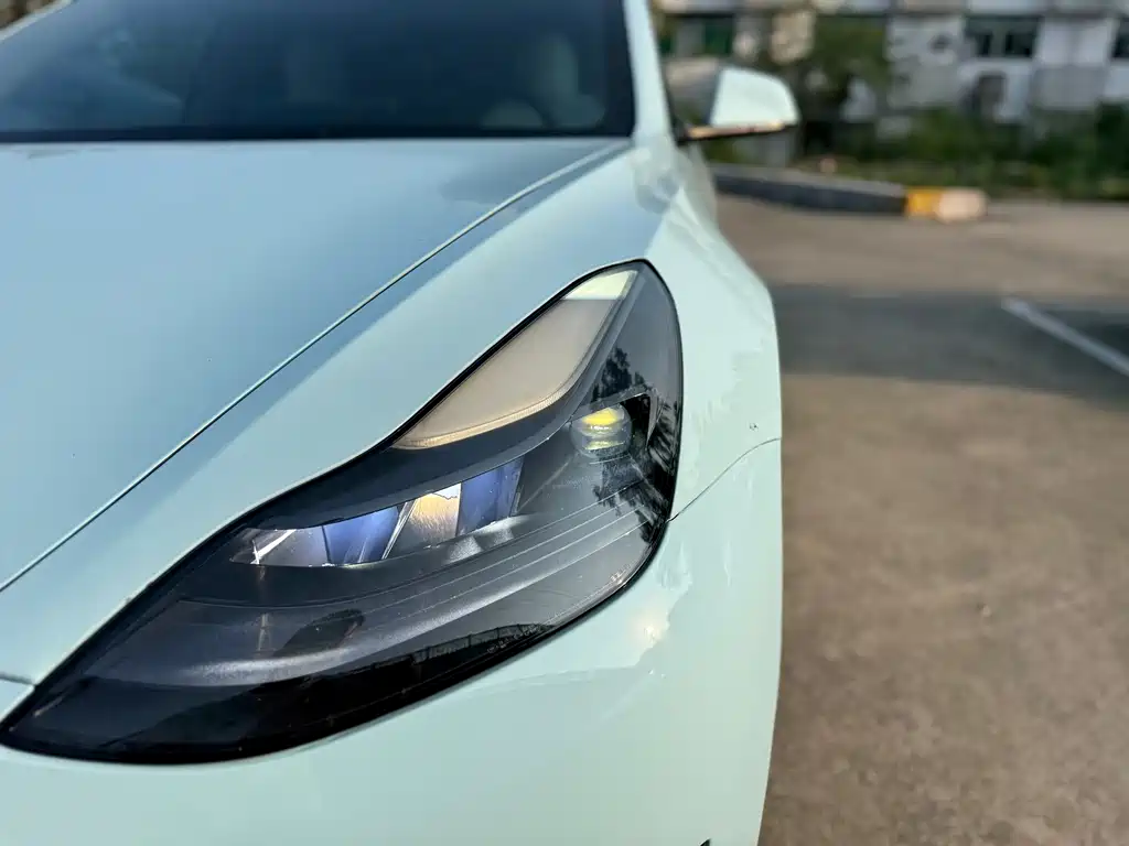 Tesla Model 3 — миниатюра 18