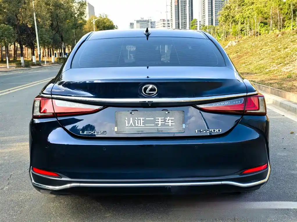 LEXUS ES