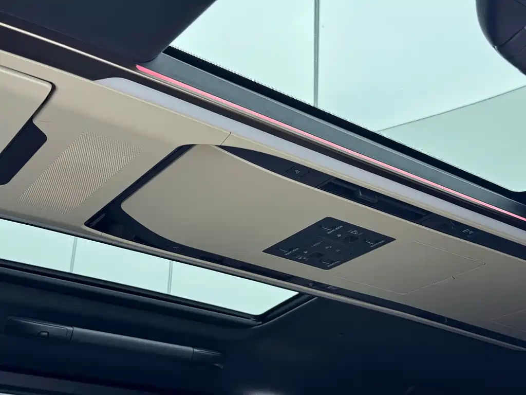 Toyota Vellfire — миниатюра 10