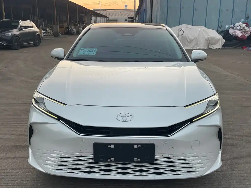 Toyota Camry — миниатюра 2