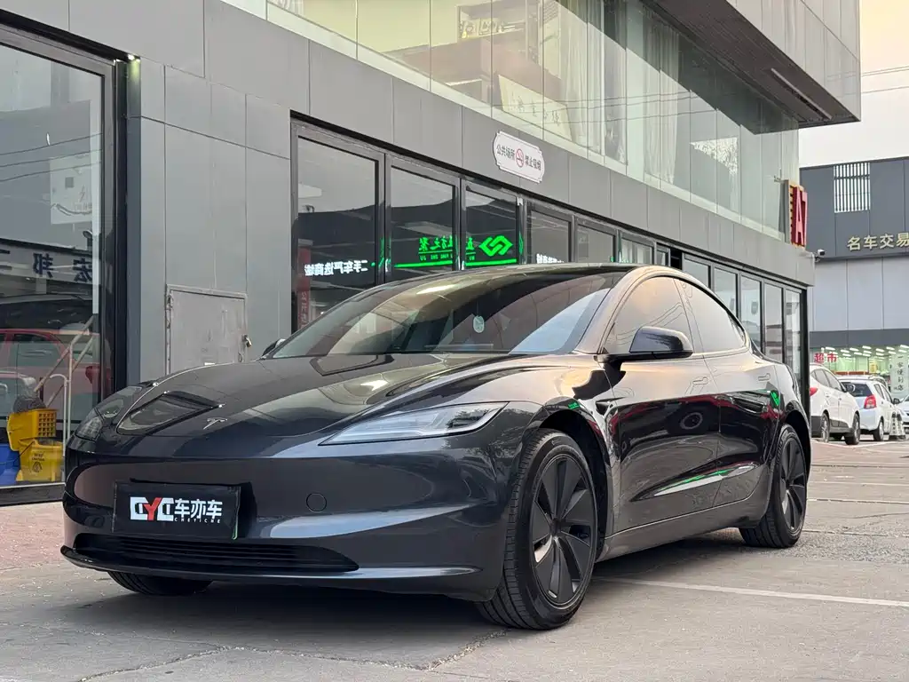 Tesla Model 3 2024