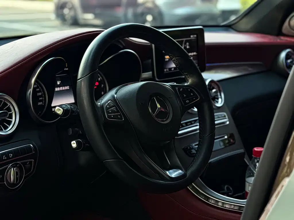 Mercedes-Benz GLC 2017 GLC 300 4MATIC