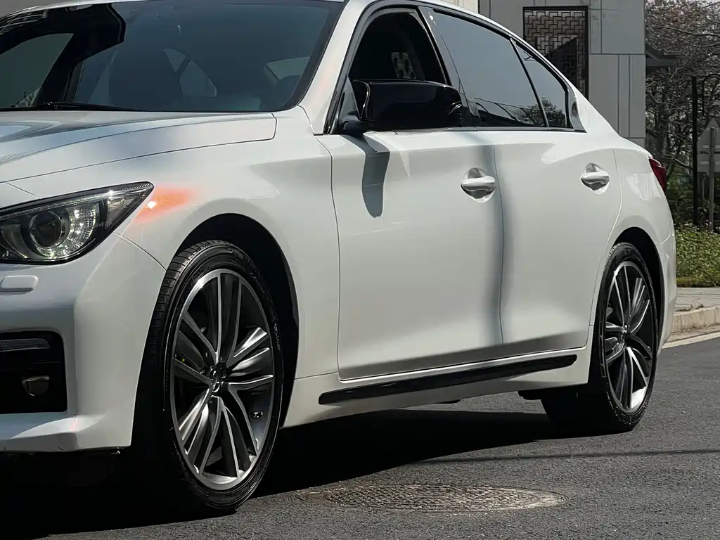 INFINITI Q50L