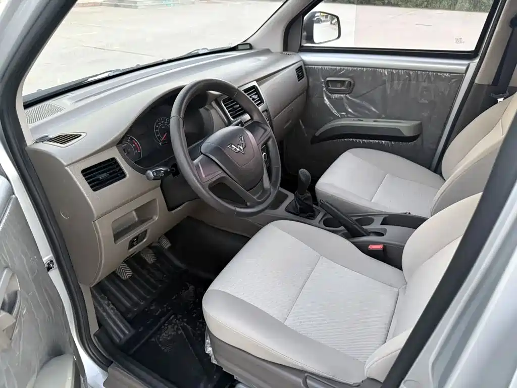 Wuling Rongguang V — миниатюра 5