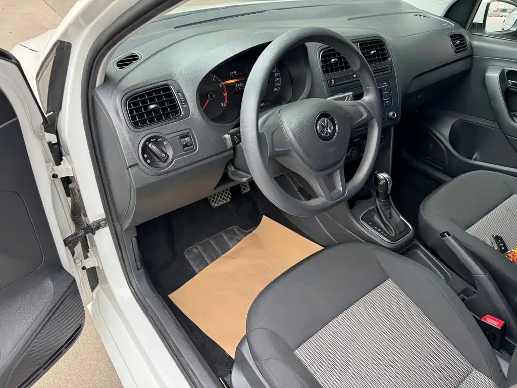 Volkswagen Polo 2018 1.5L AT