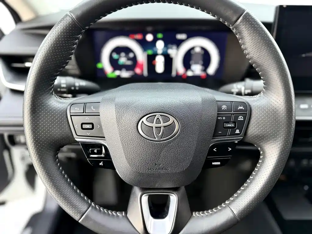 Toyota Camry — миниатюра 7