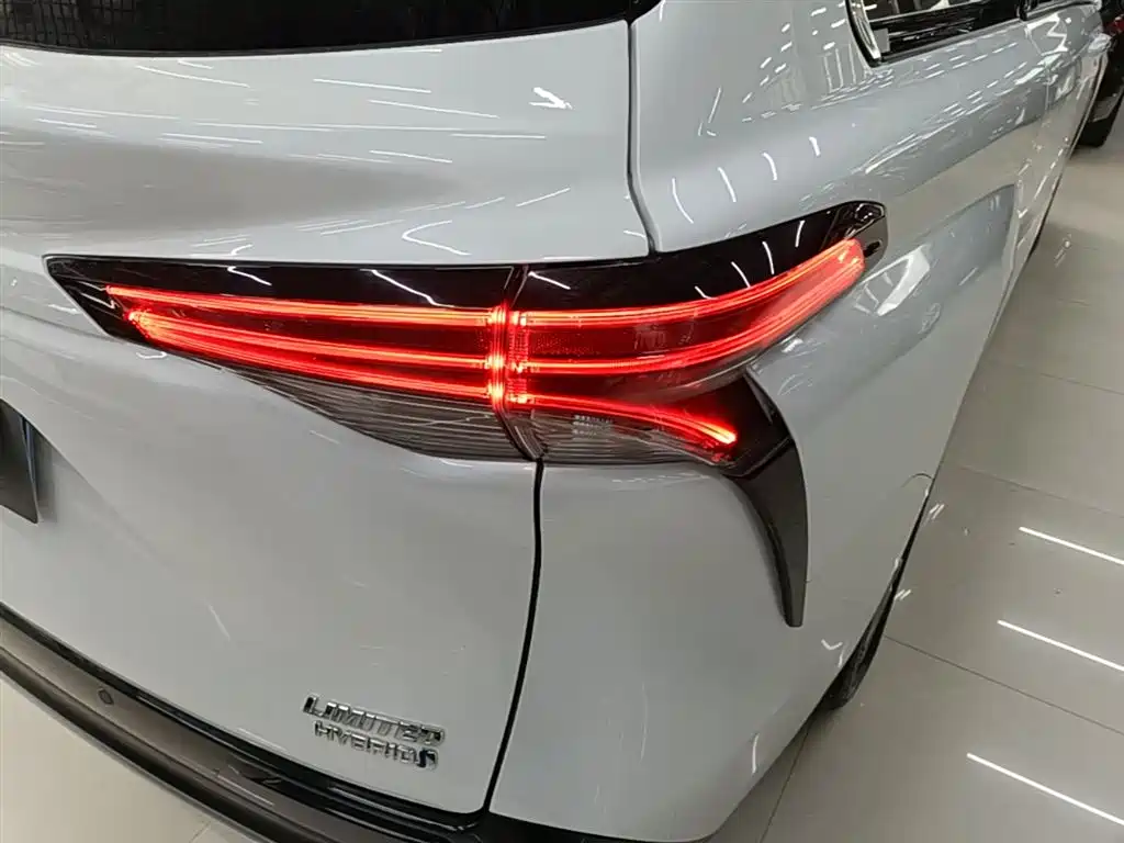 Toyota Sienna 2023 2.5L Luxury