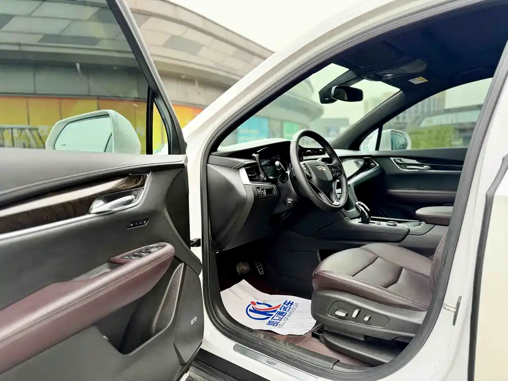 Cadillac XT6 2022 2.0T мест Luxury