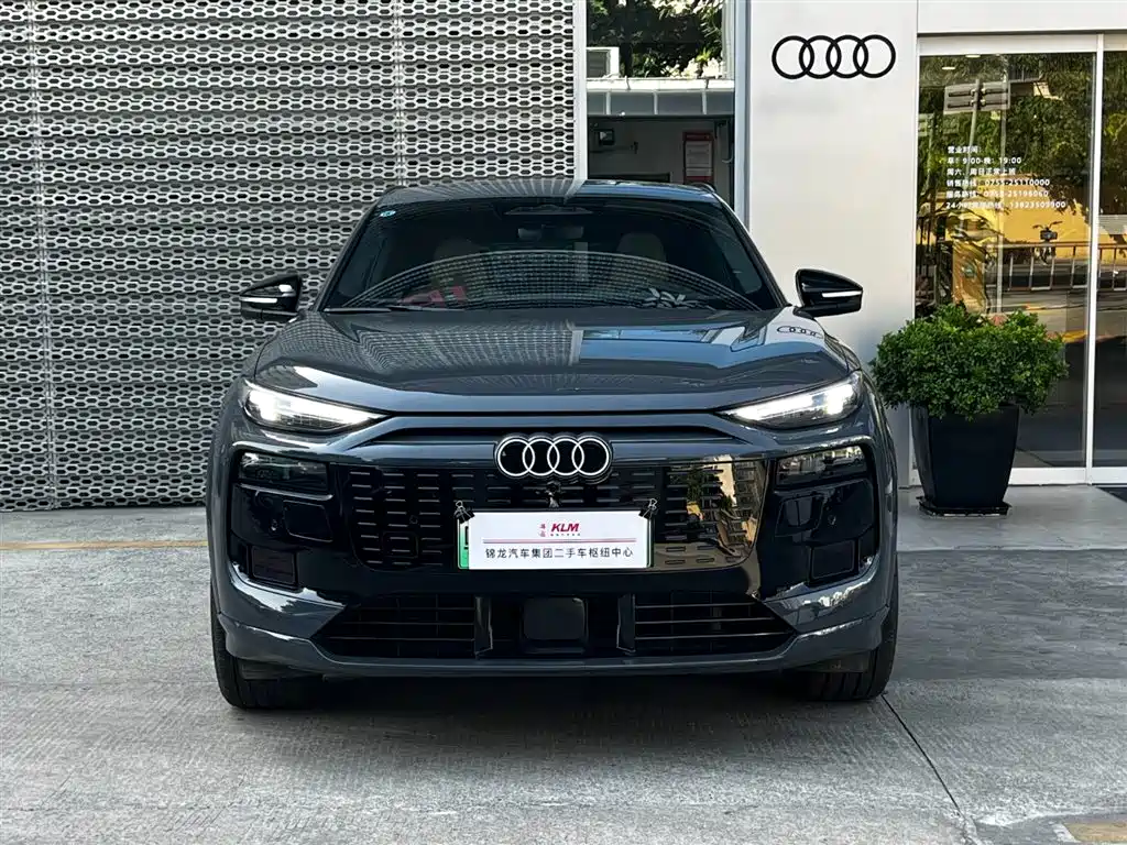AUDI Q6L E TRON