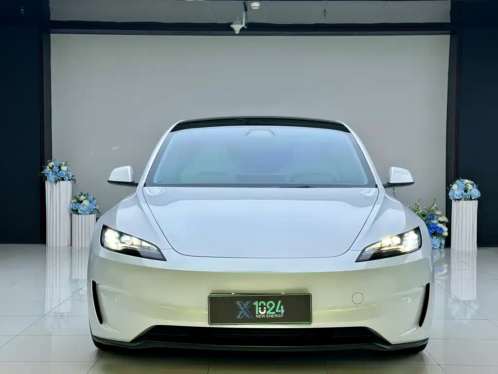 Tesla Model 3 — миниатюра 2