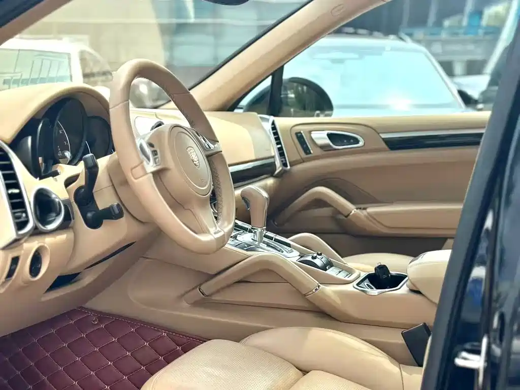 Porsche Cayenne — миниатюра 3