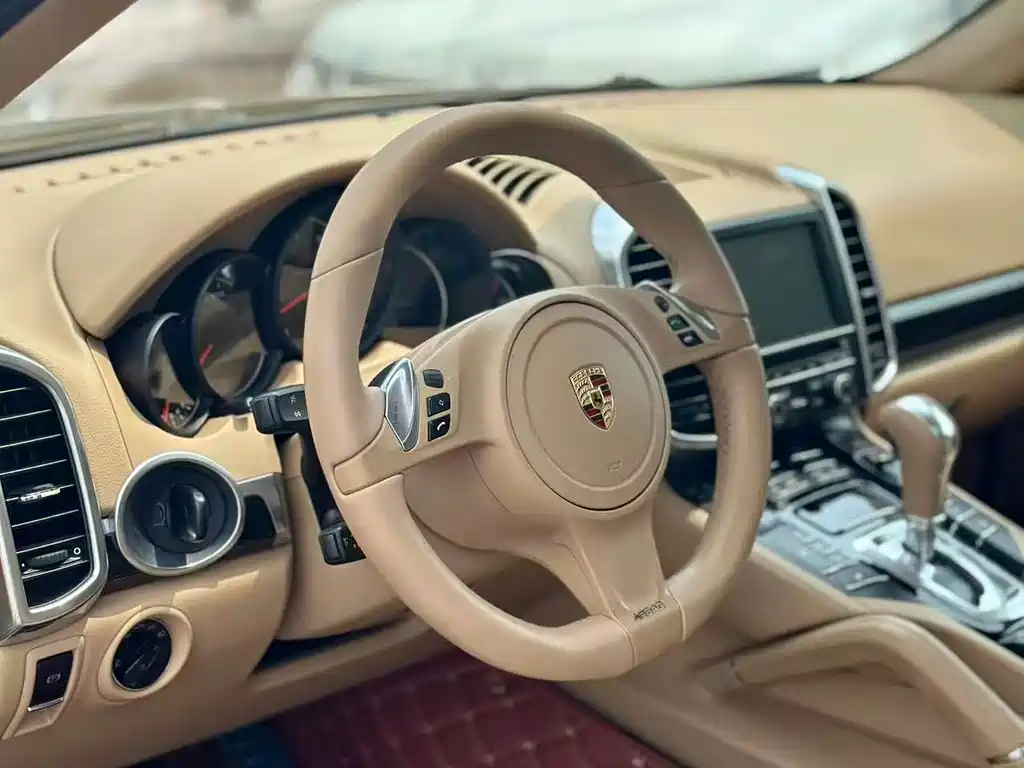 Porsche Cayenne — миниатюра 13