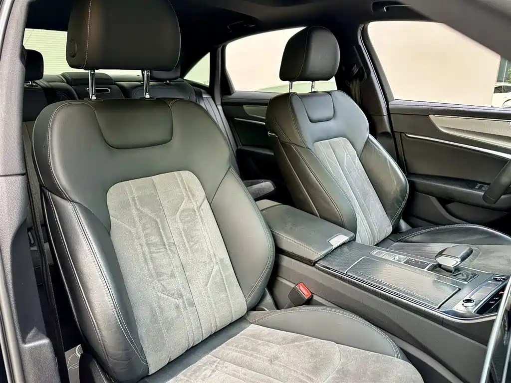 Audi A6L 2023 40 TFSI Luxury