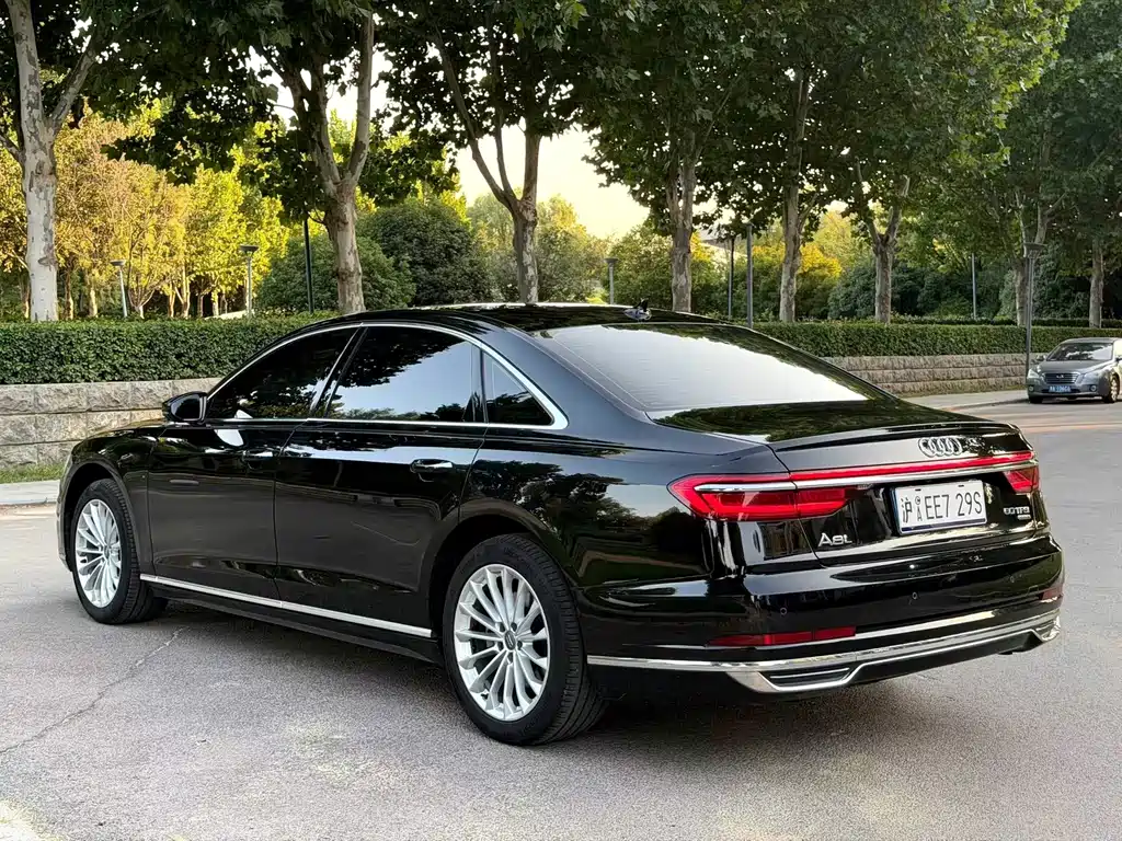 Audi A8 — миниатюра 7