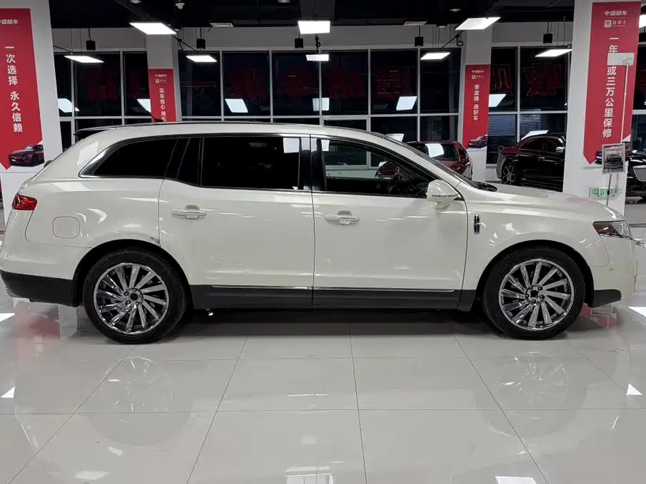 Lincoln MKT — миниатюра 10