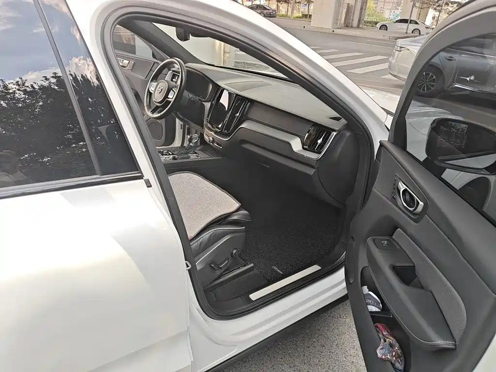 Volvo XC60 — миниатюра 18