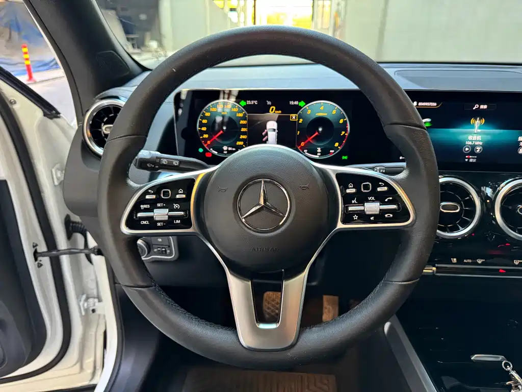 Mercedes-Benz GLB — миниатюра 9
