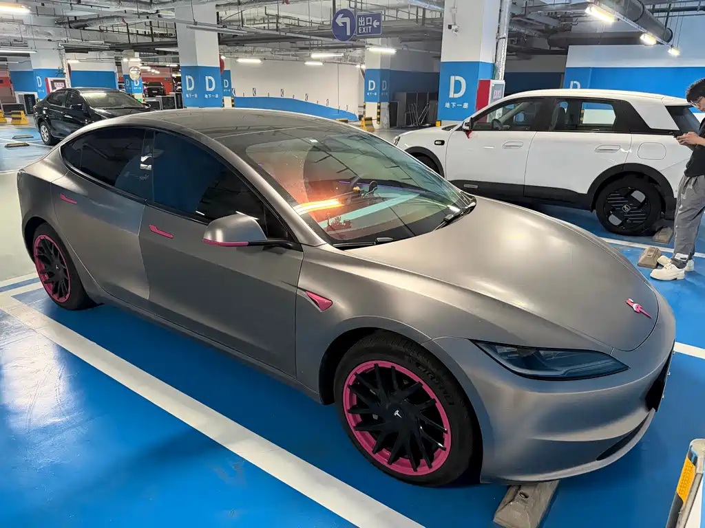 Tesla Model 3 — миниатюра 2