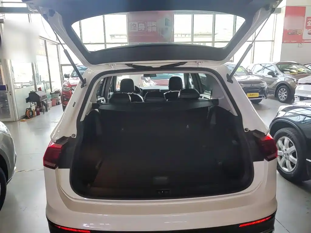 Volkswagen Tiguan L — миниатюра 19