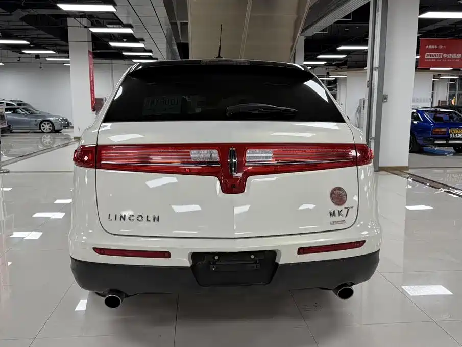 Lincoln MKT — миниатюра 7