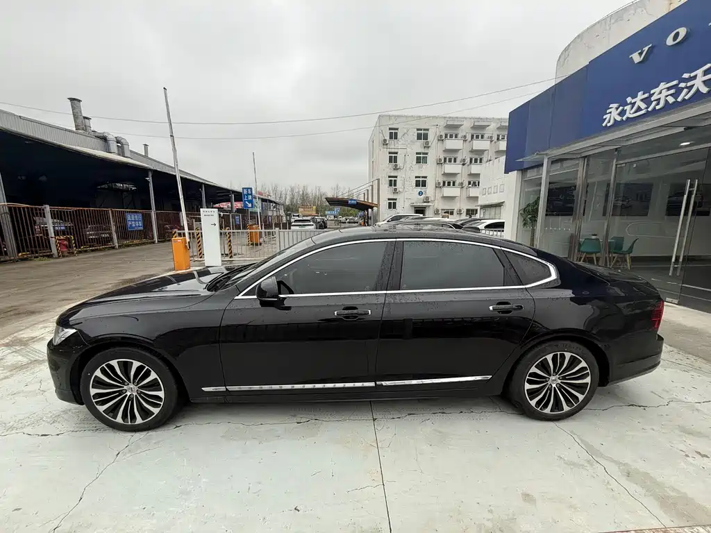 Volvo S90 2023 B5 Luxury