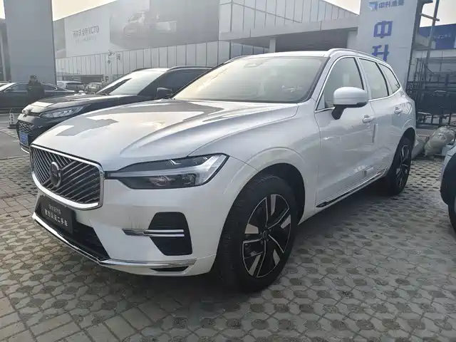 VOLVO XC60 2025