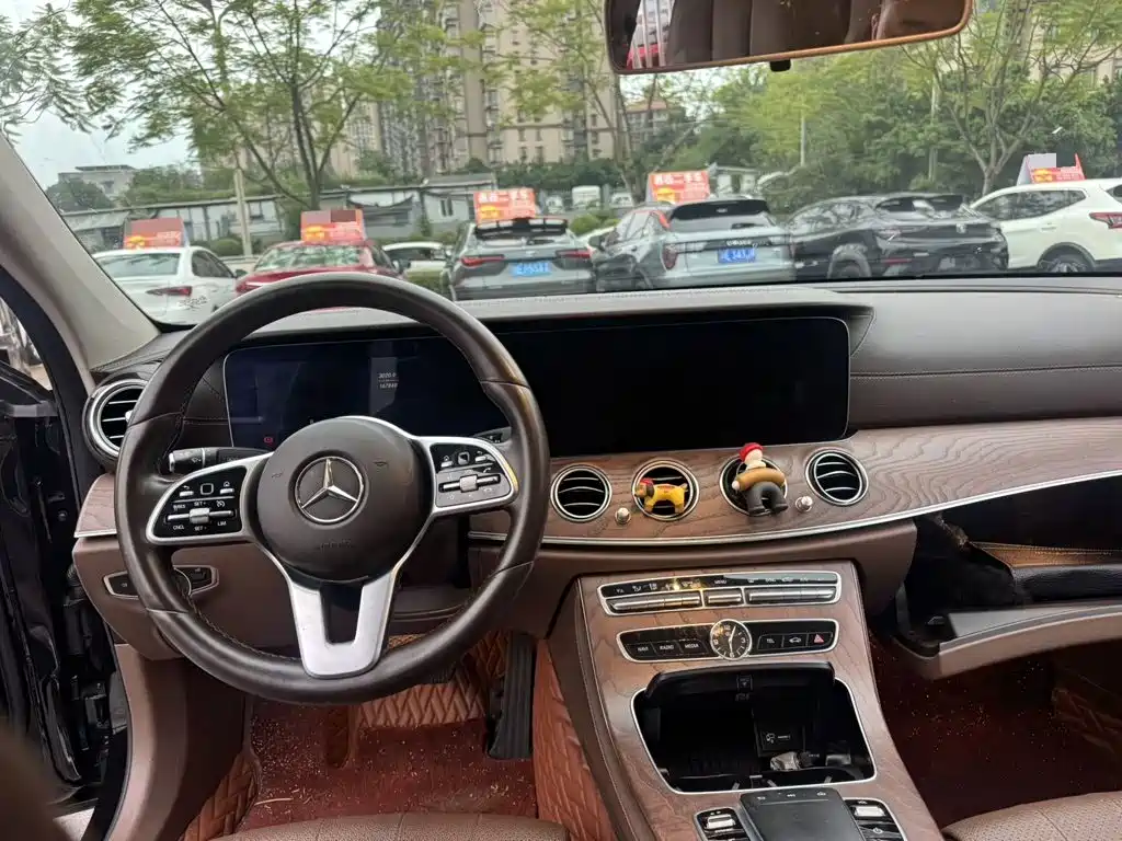 Mercedes-Benz E-Class — миниатюра 6