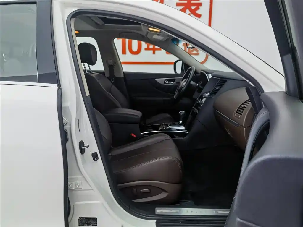 Infiniti QX70 2018 3.7L AT
