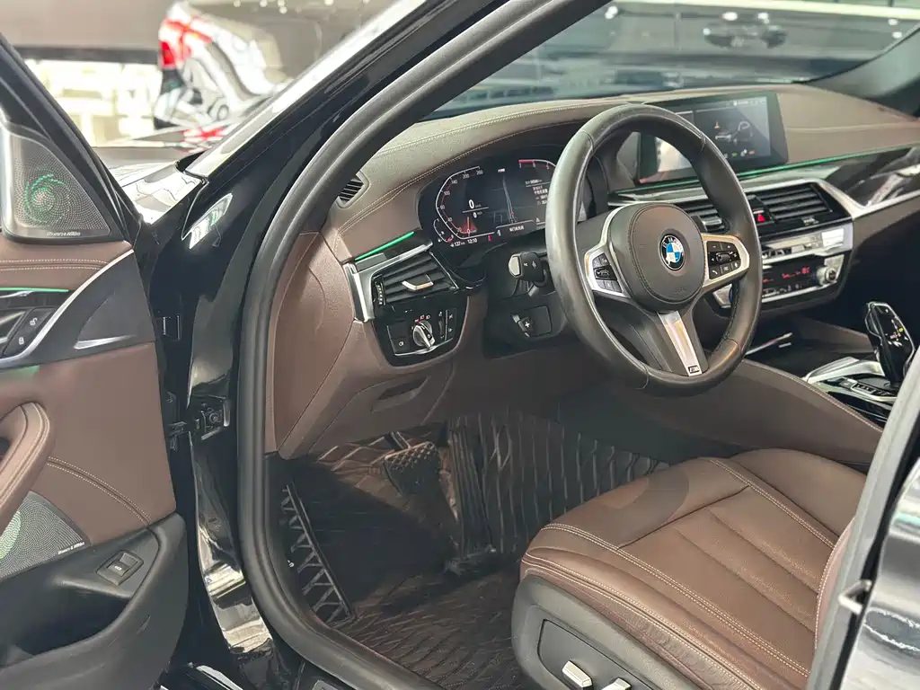 BMW 5 Series — миниатюра 6