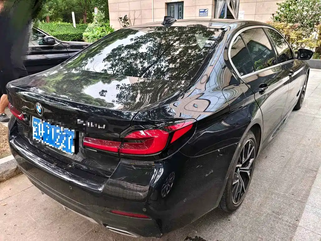 BMW 5 Series — миниатюра 9