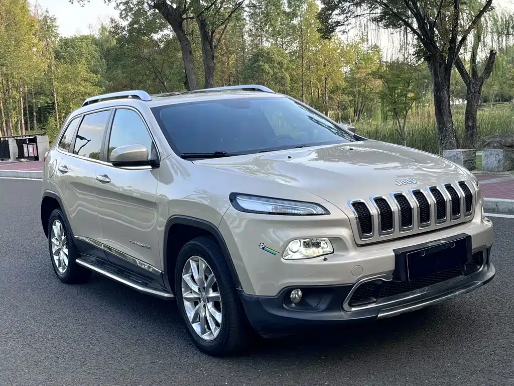 Jeep Cherokee (Import) — миниатюра 3