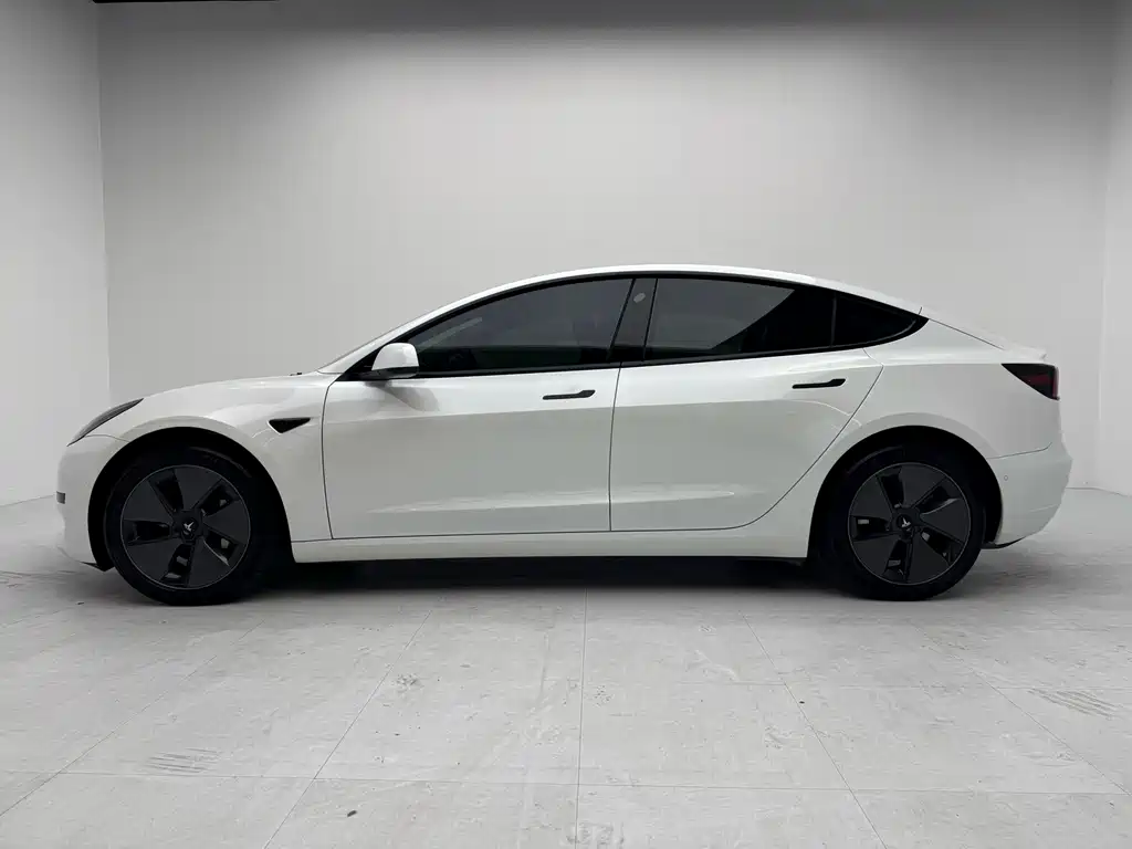 Tesla Model 3 — миниатюра 2