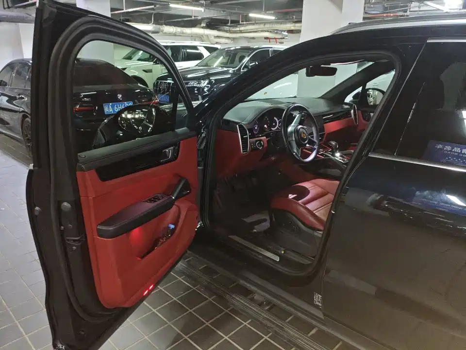 Porsche Cayenne — миниатюра 7
