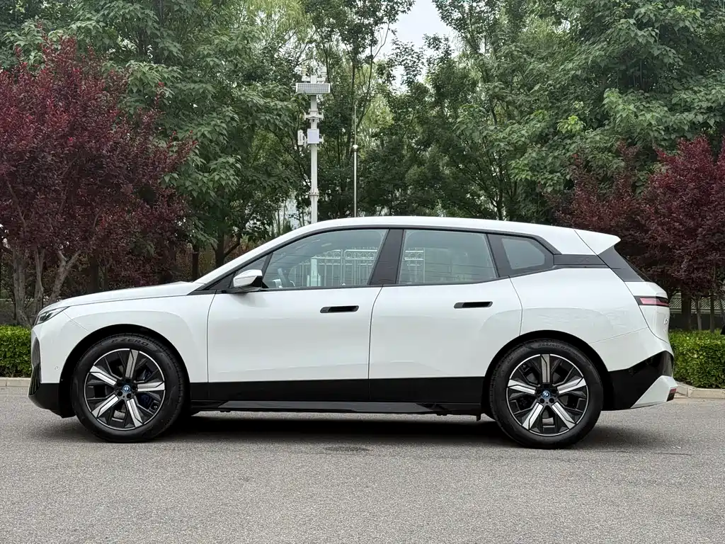 BMW iX 2023 xDrive40