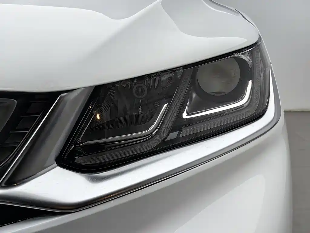 Geely Binyue — миниатюра 7