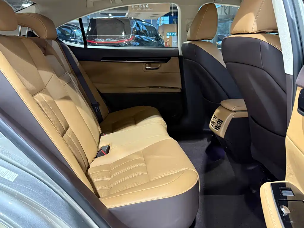Lexus ES — миниатюра 8