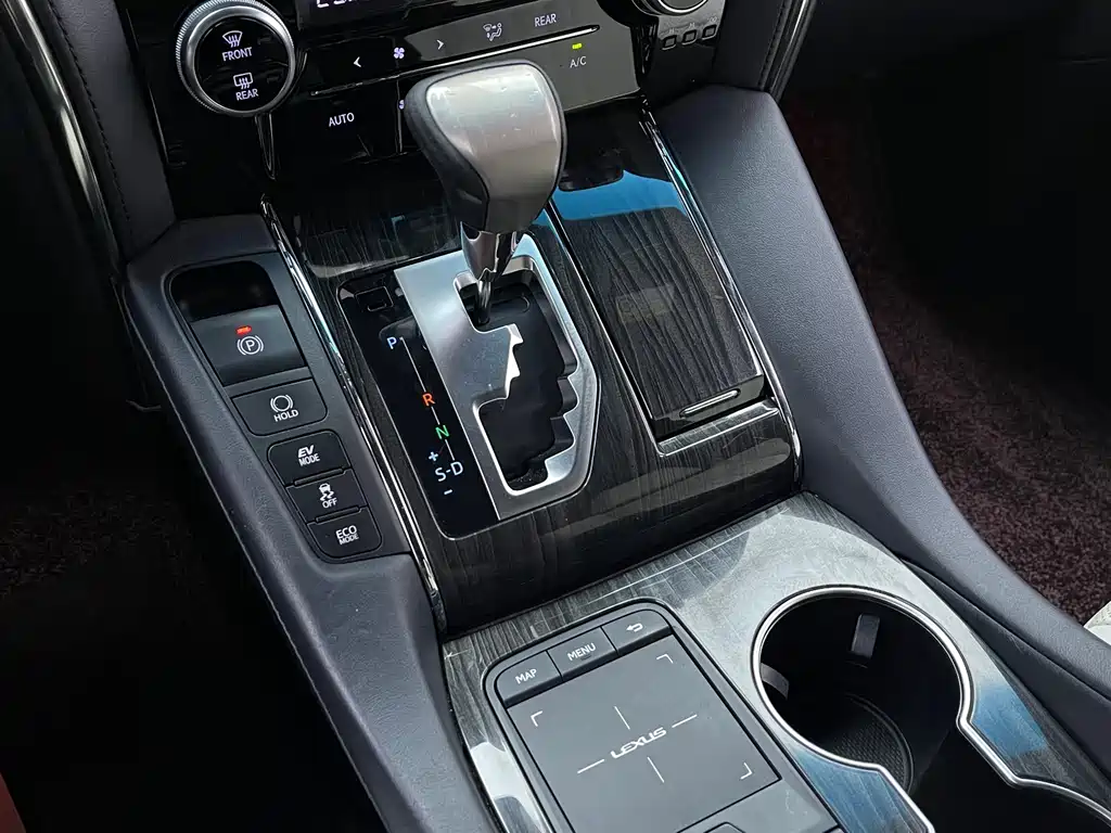 Lexus LM — миниатюра 13