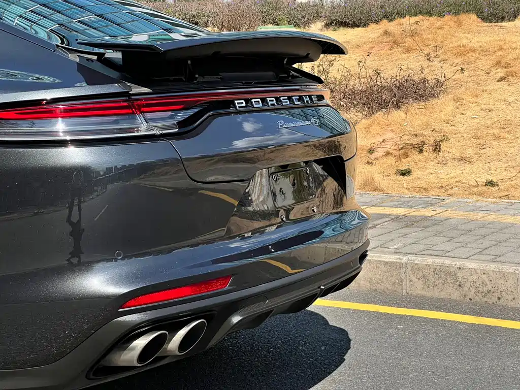 PORSCHE PANAMERA