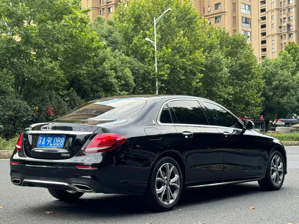 Mercedes-Benz E-Class — миниатюра 4