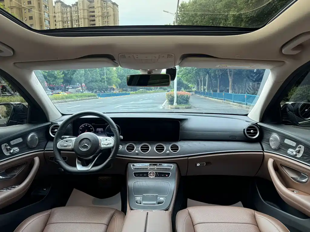 Mercedes-Benz E-Class — миниатюра 7