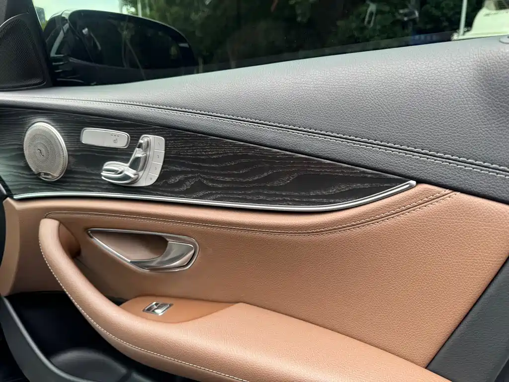 Mercedes-Benz E-Class — миниатюра 11
