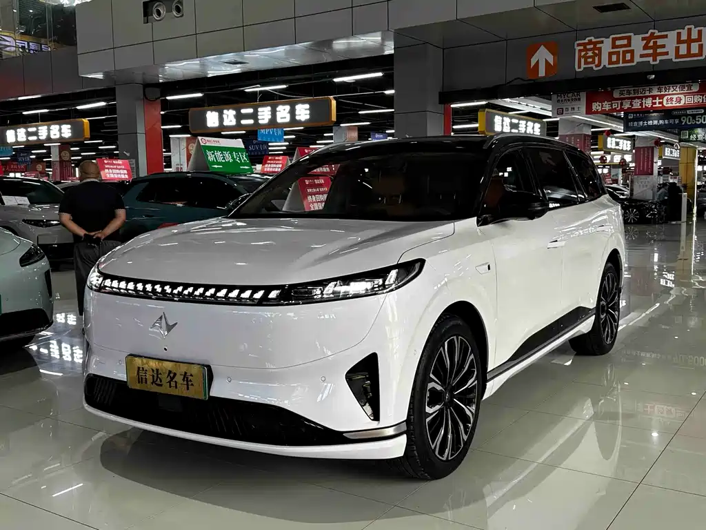 Dongfeng eπ008