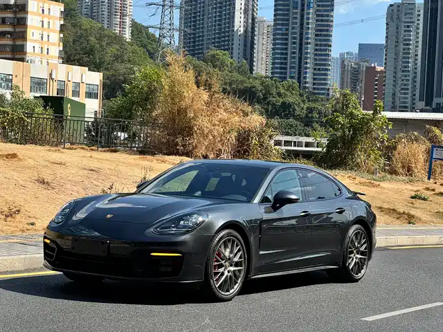 PORSCHE PANAMERA
