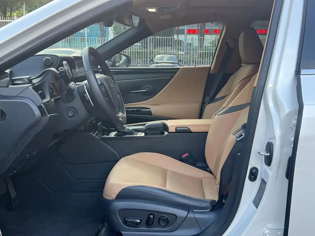 Lexus ES — миниатюра 8