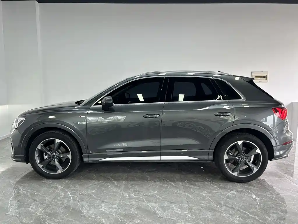 Audi Q3 2023 35 TFSI Fashion (1.4T)