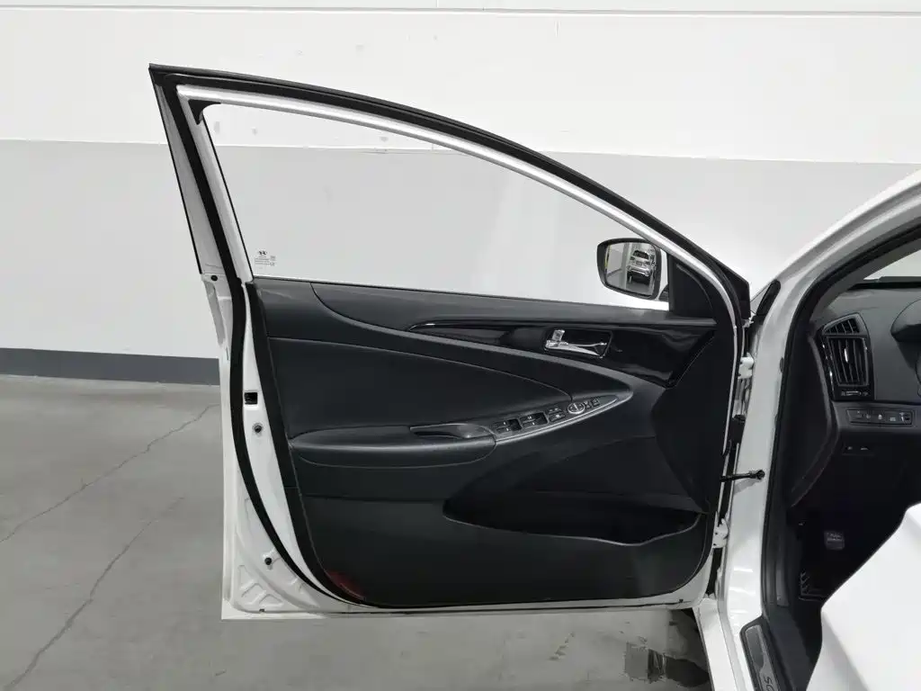 Hyundai Sonata — миниатюра 8