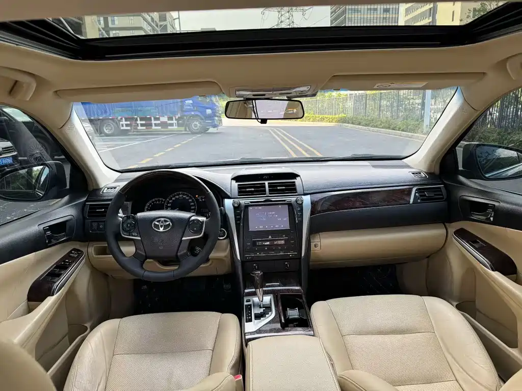 Toyota Camry 2015 2.5G Luxury