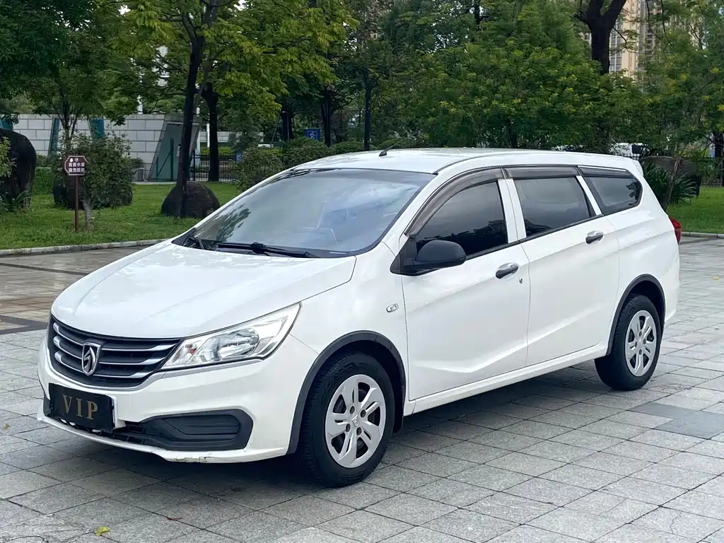 Baojun 310W — миниатюра 3