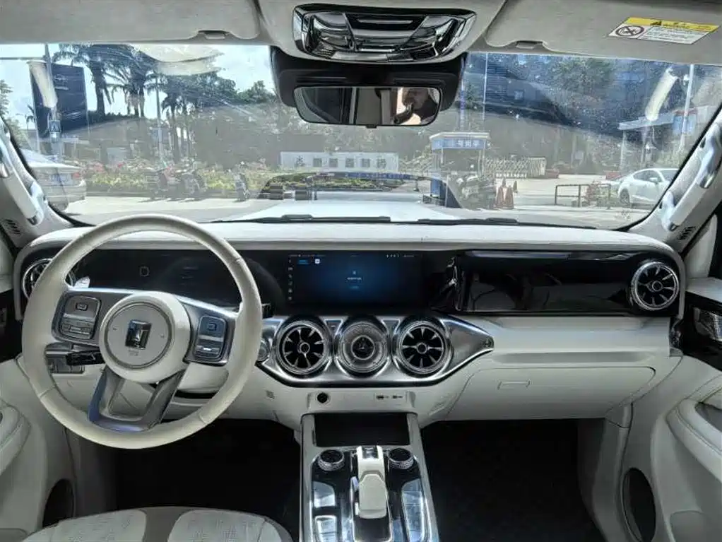 TANK CO CREATION TANK 300